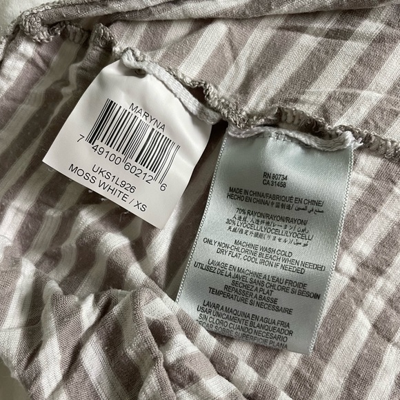 BCBGMaxAzria long sleeve scoop back top - Picture 5 of 5